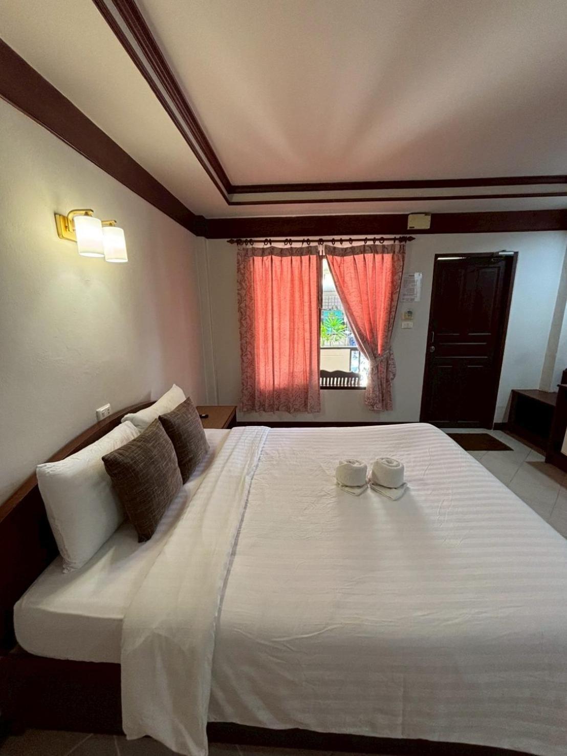 Rin Bay View Resort Haad Rin Bagian luar foto